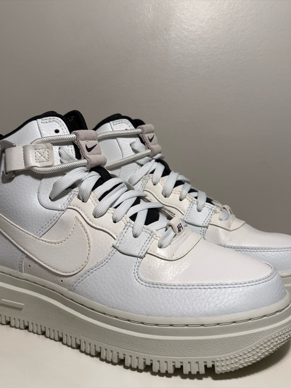 Nike Air Force 1 Utility 2.0 High Summit White Black Womens Size 8 Strap Metal